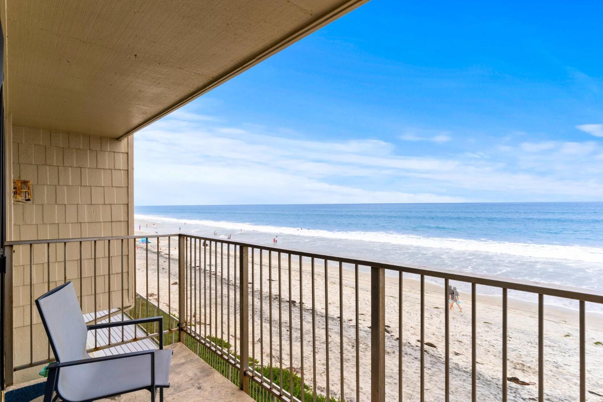 A Wave From It All Villa Carlsbad Exterior photo